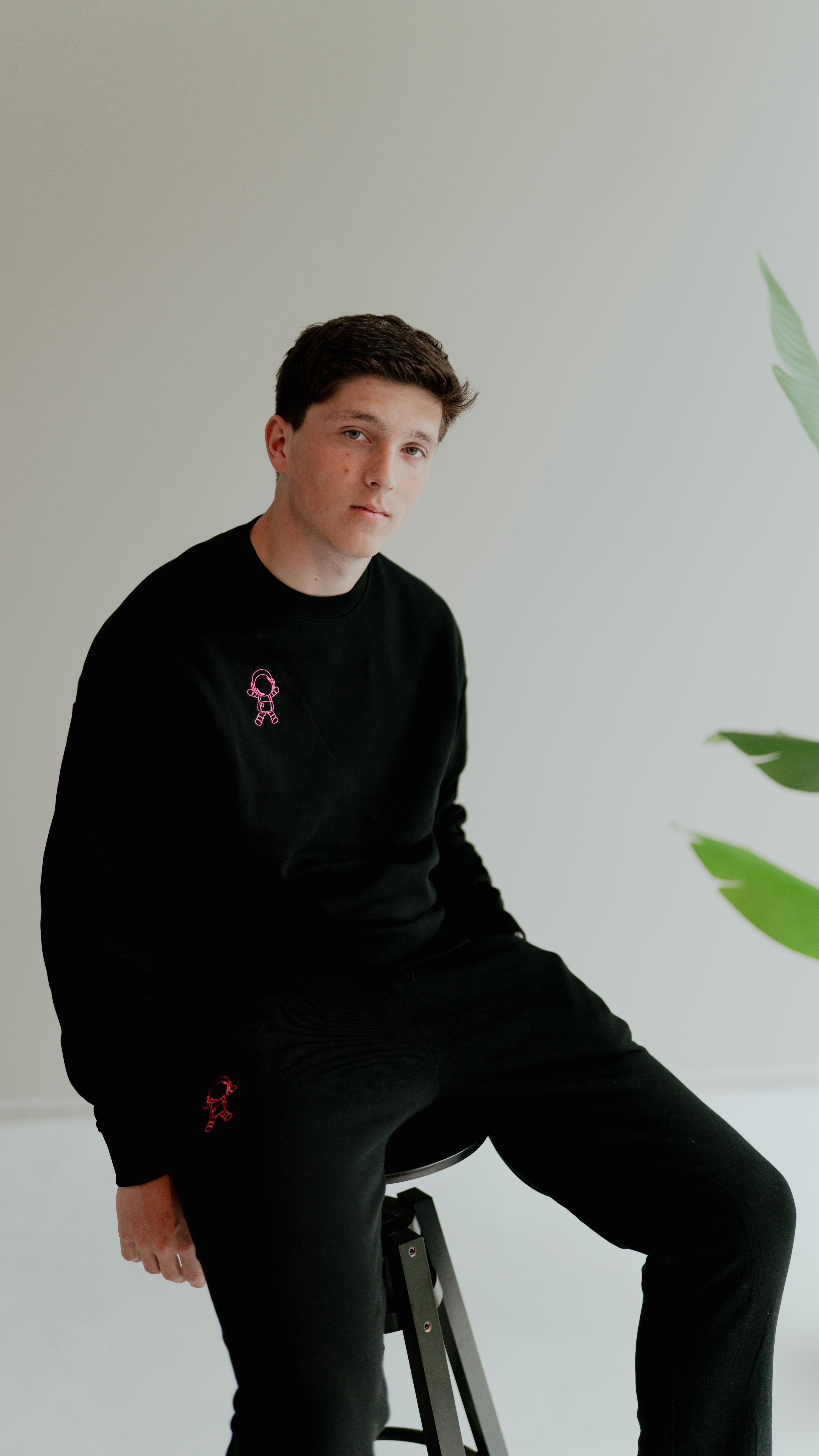 COMFY OVERSIZED SWEATER FIT- BLACK