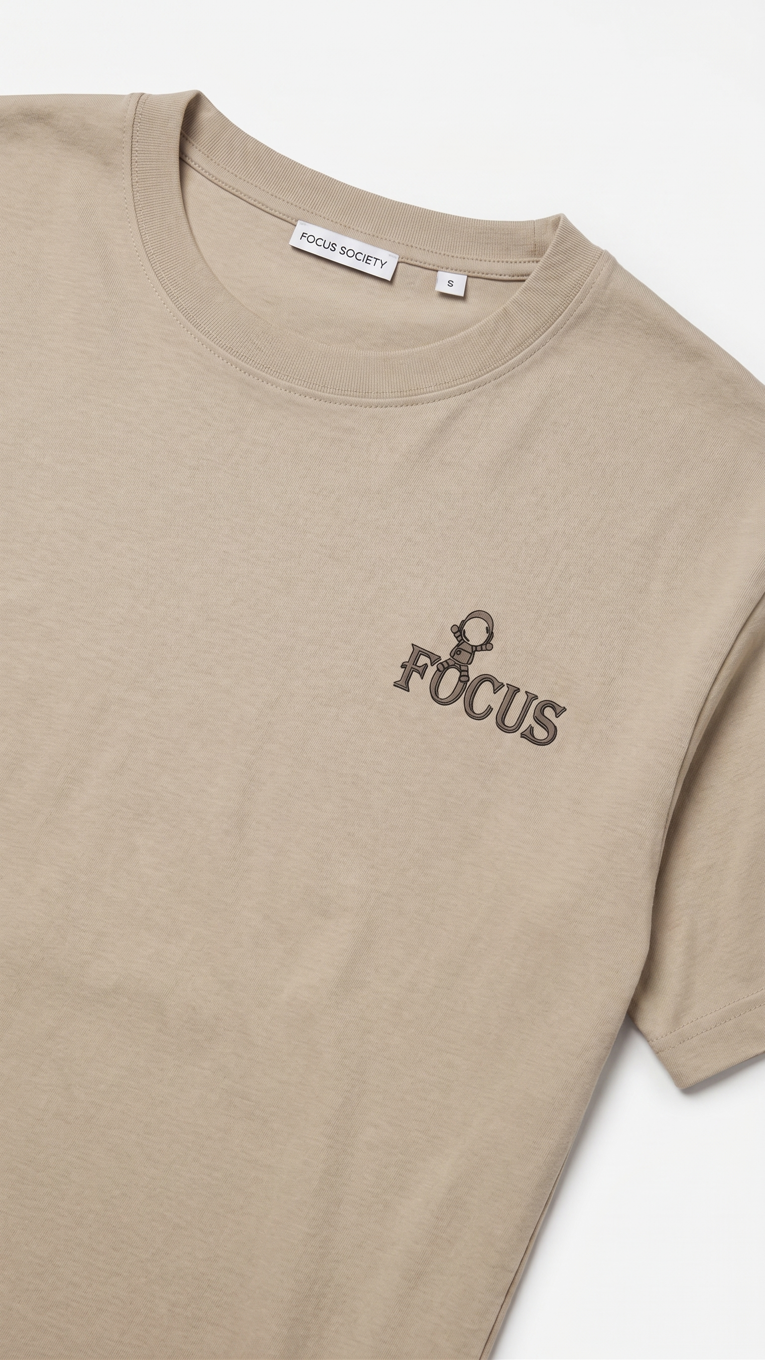 FOCUS FRONT TEE SAND