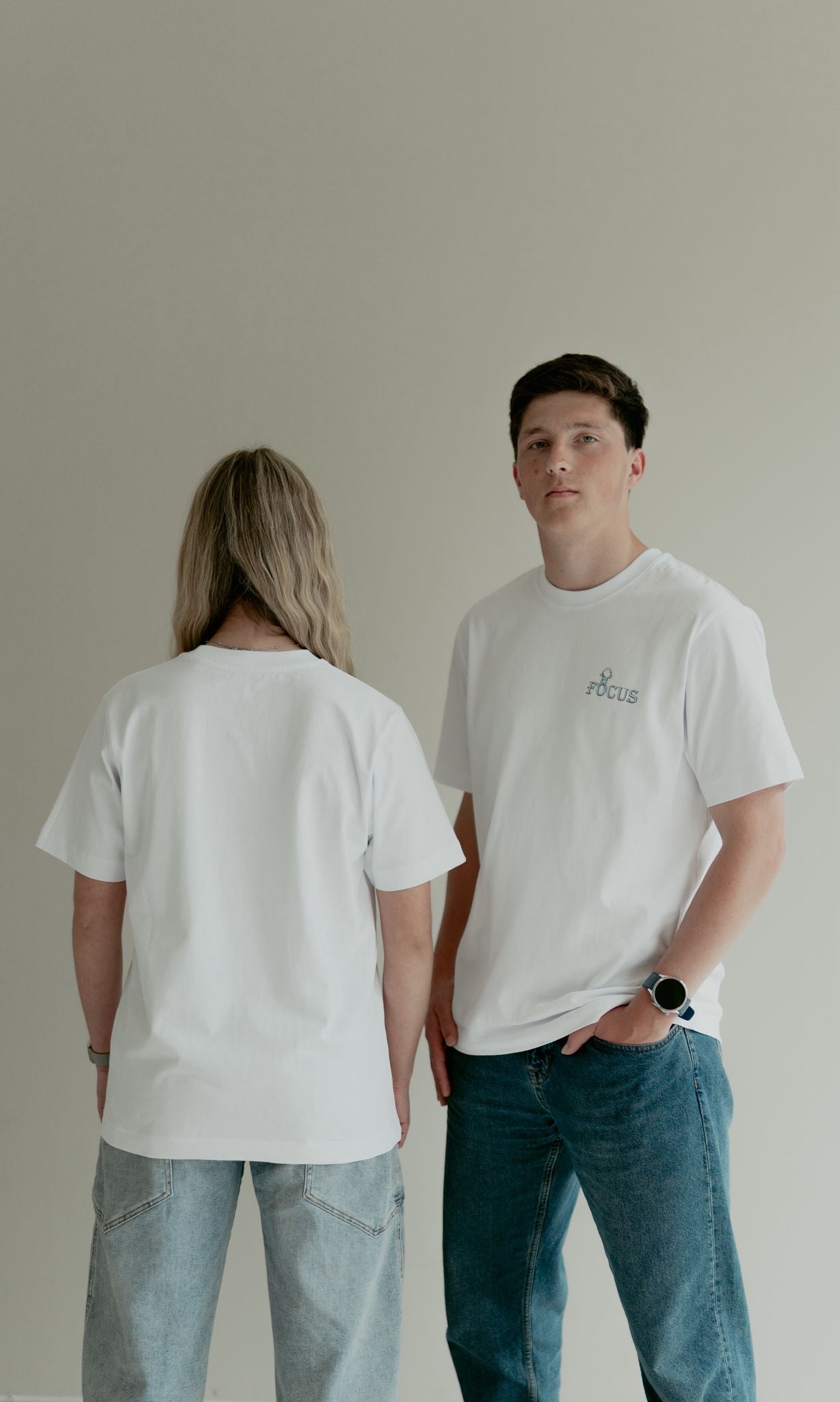 FOCUS FRONT TEE WHITE