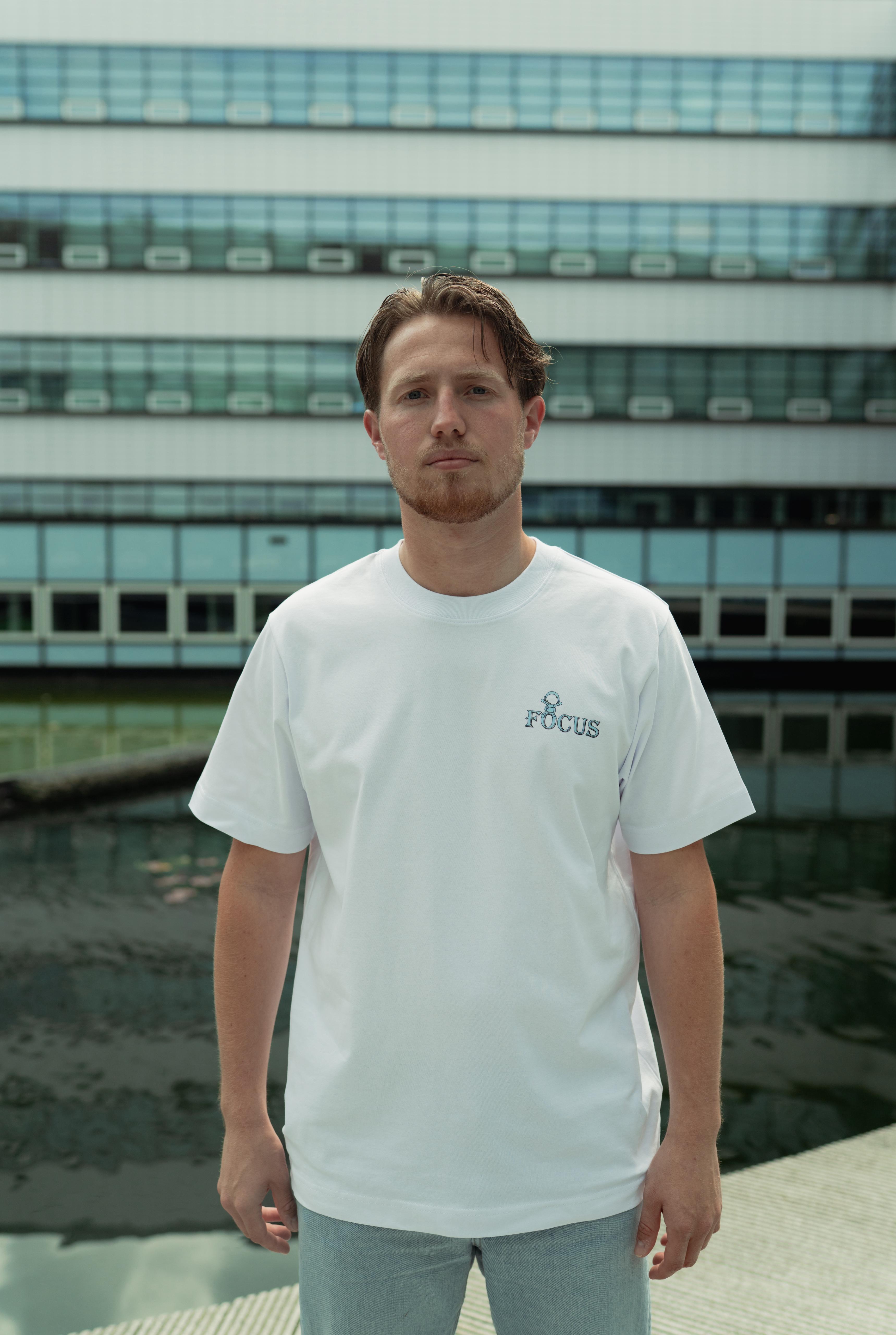 FOCUS FRONT TEE WHITE