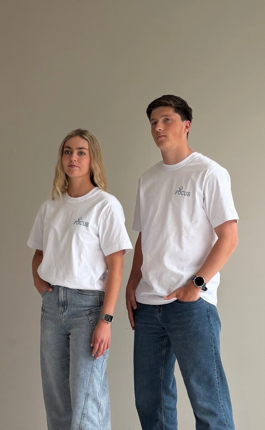 FOCUS FRONT TEE WHITE