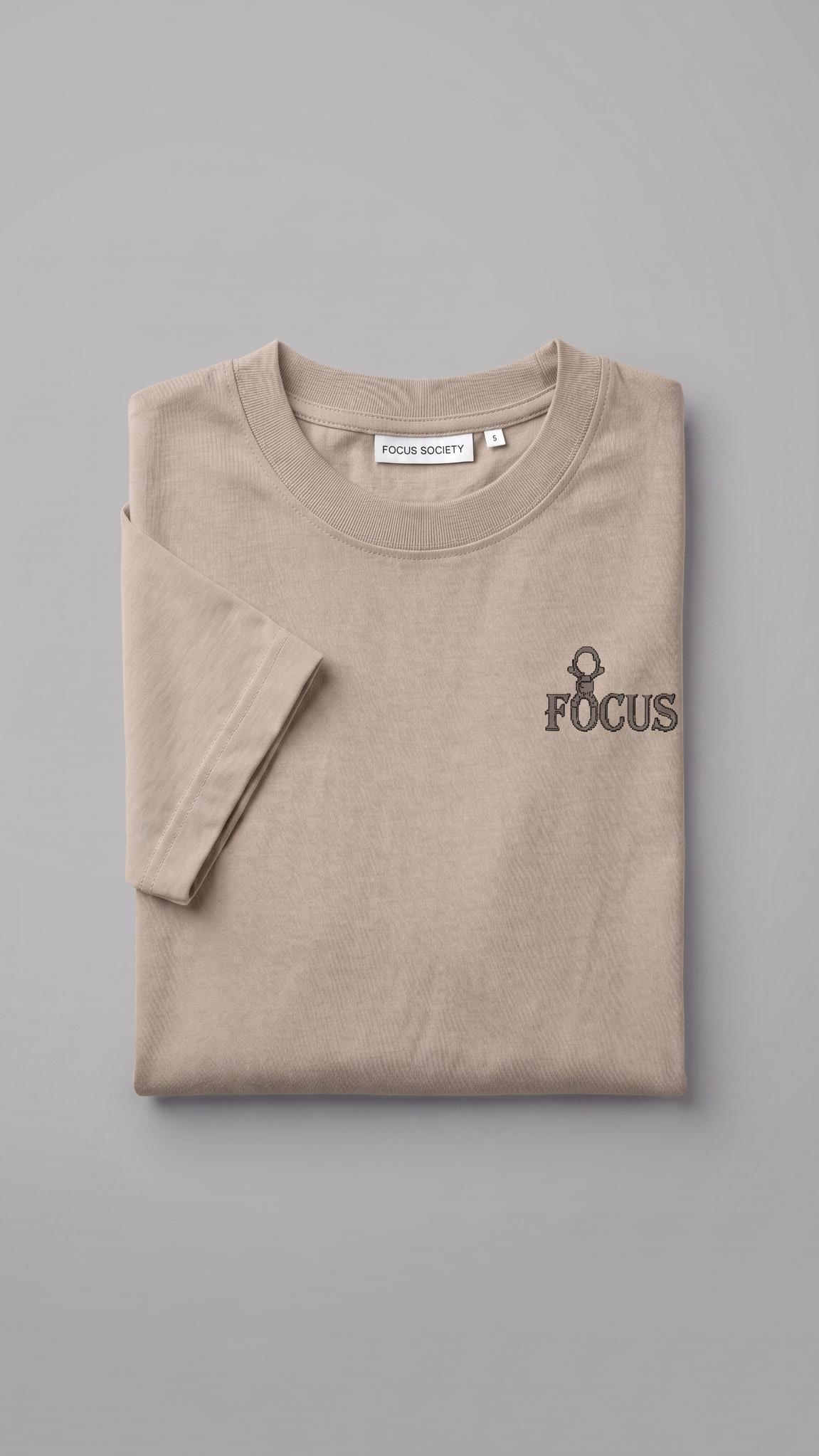 FOCUS FRONT TEE SAND